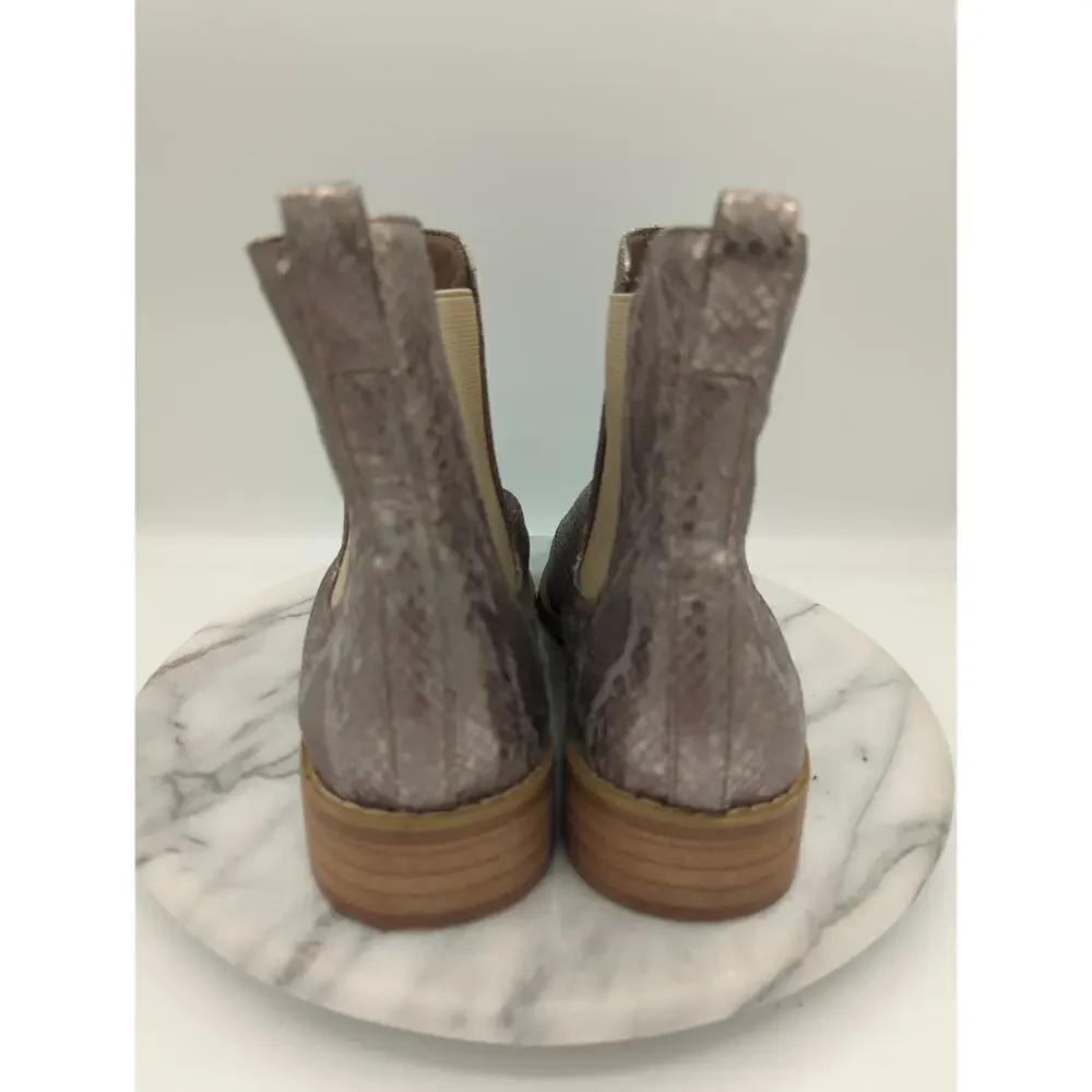 Vanessa Wu Booties Woman's 38/7.5 Silver‎ Metallic Snake Skin Shiny Boho